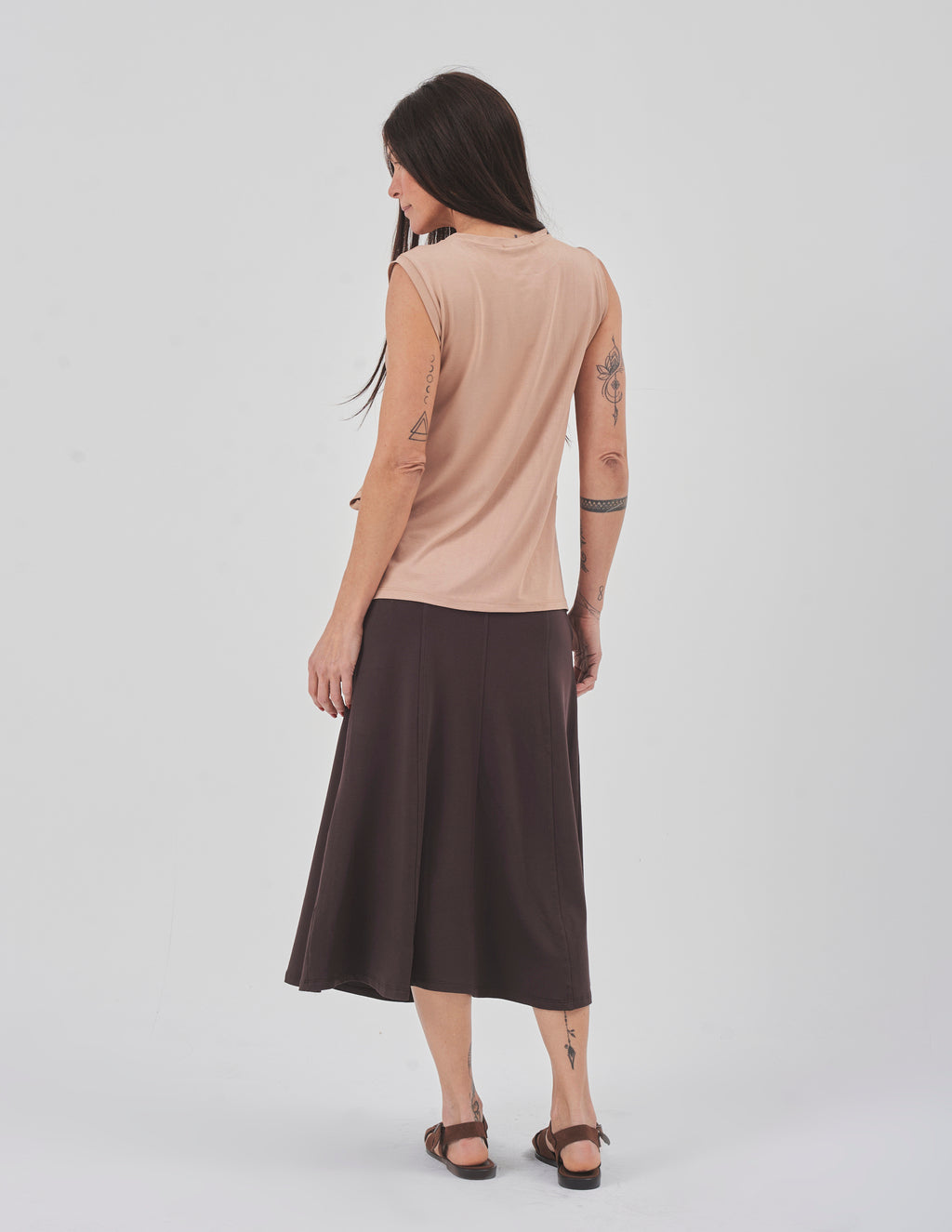 Blusa Regata Fendas Bege e Saia Alessia Marrom