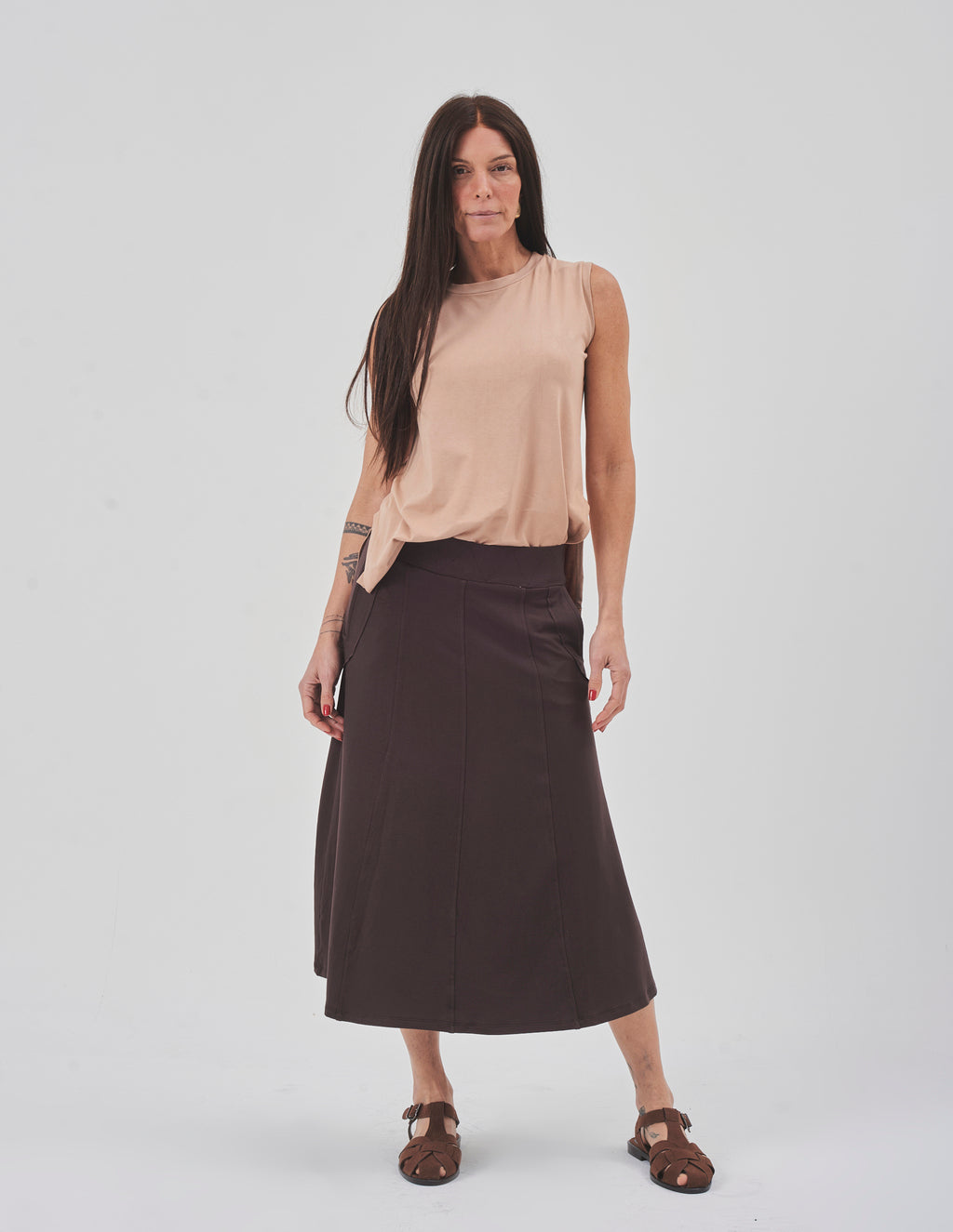 Blusa Regata Fendas Bege e Saia Alessia Marrom