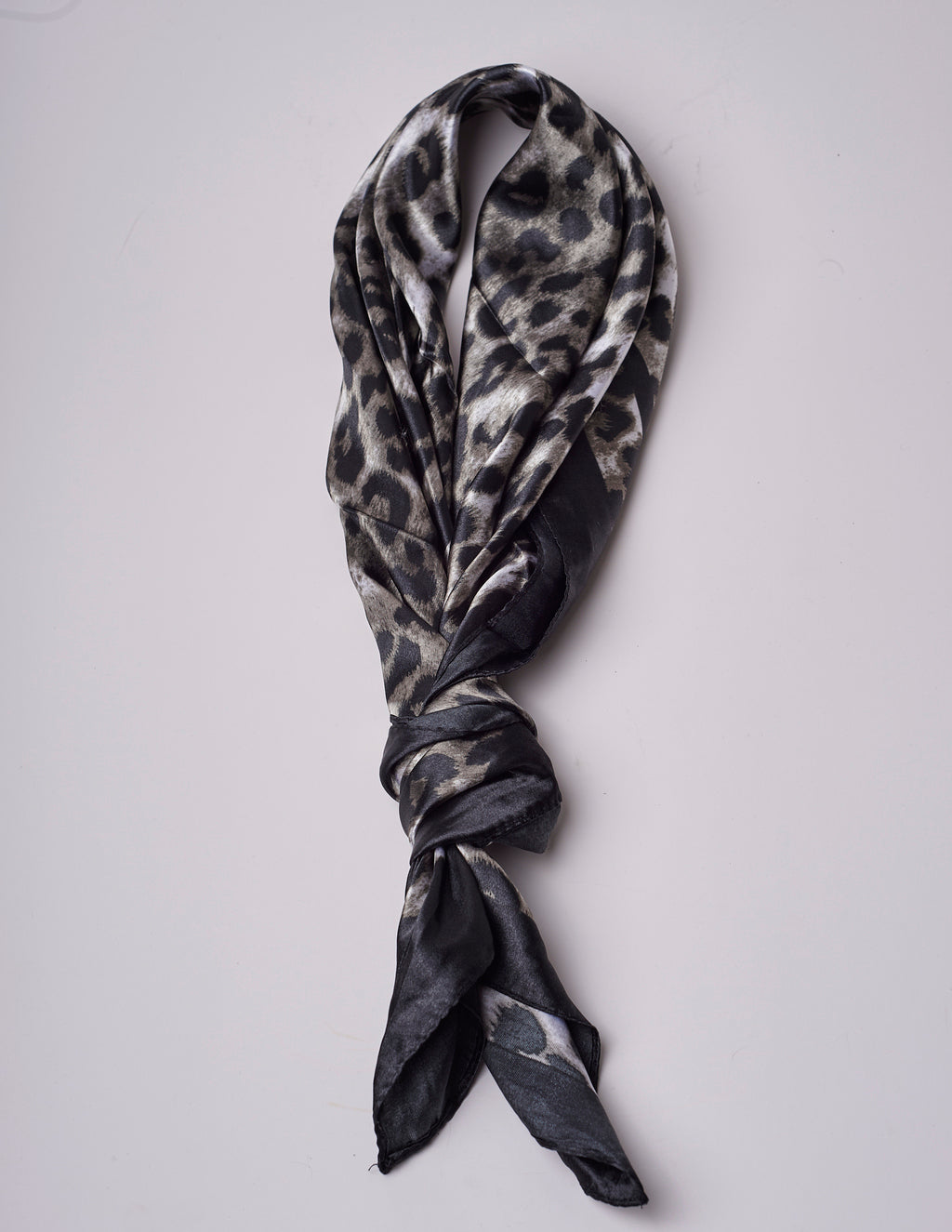 Lenço Estampado Animal Print P&B