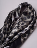 Lenço Estampado Animal Print P&B