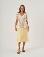 Conjunto Blusa Transpassada Listrada Bege e Saia Alessia Amarelo Manteiga