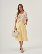 Conjunto Blusa Transpassada Listrada Bege e Saia Alessia Amarelo Manteiga