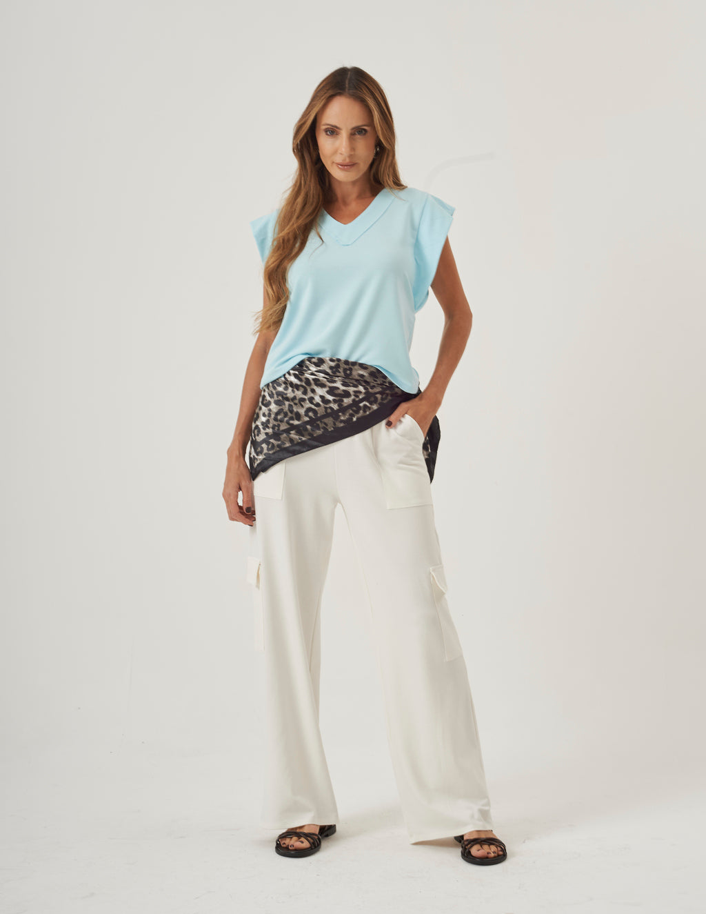 Conjunto Blusa Alessia Azul Bebê e Calça Cargo Safira Off White
