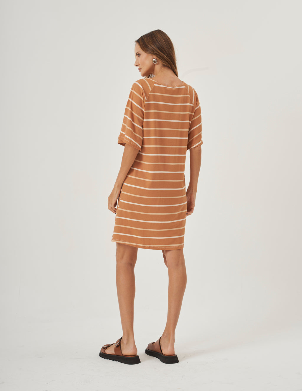 Vestido Curto Maitê Listras Bege e Terracota
