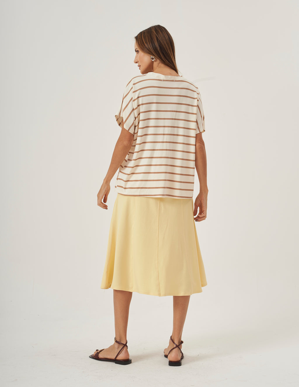 Conjunto Blusa Transpassada Listrada Bege e Saia Alessia Amarelo Manteiga