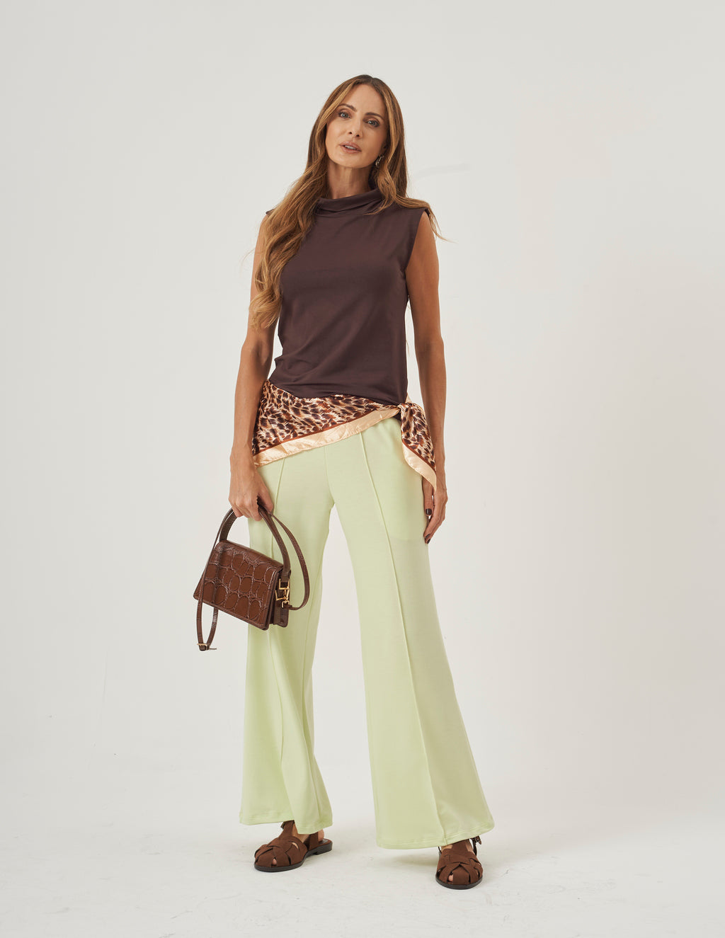Conjunto Blusa Bárbara Marrom e Calça Munique Verde Claro