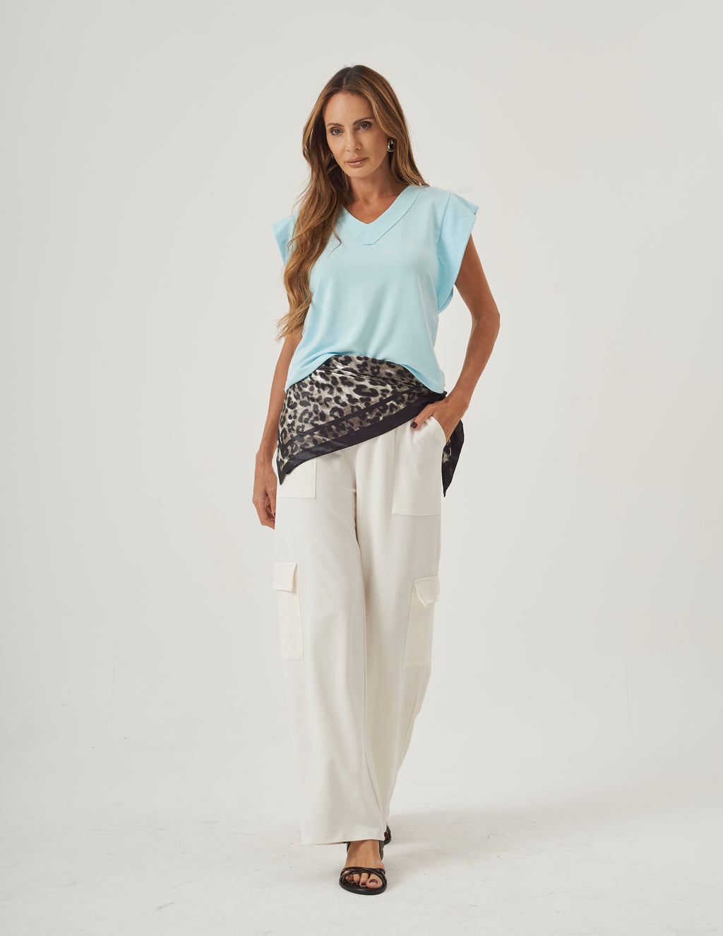 Conjunto Blusa Alessia Azul Bebê e Calça Cargo Safira Off White