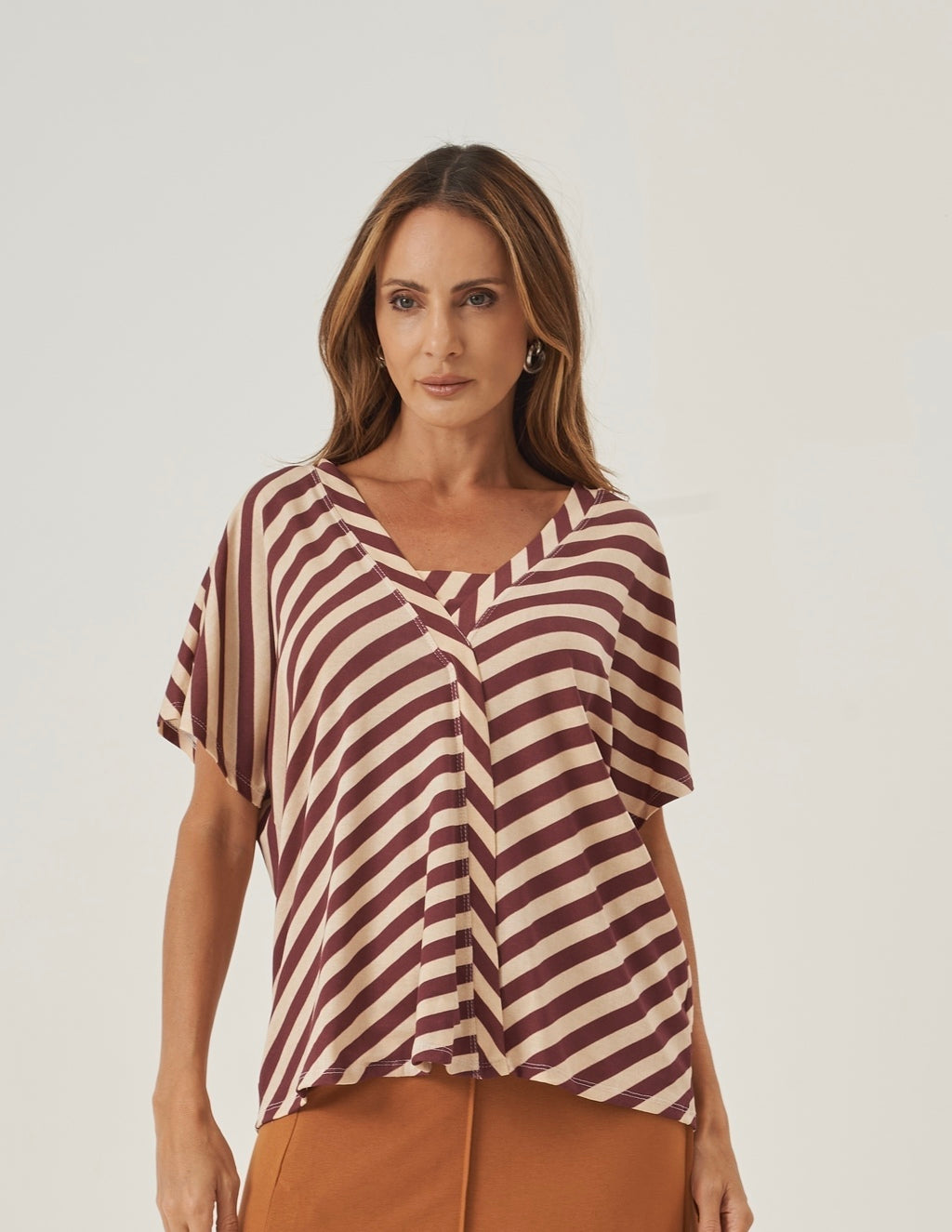 Blusa Transpassada Listras Verticais Bordô