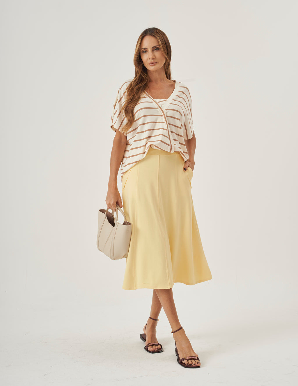 Conjunto Blusa Transpassada Listrada Bege e Saia Alessia Amarelo Manteiga