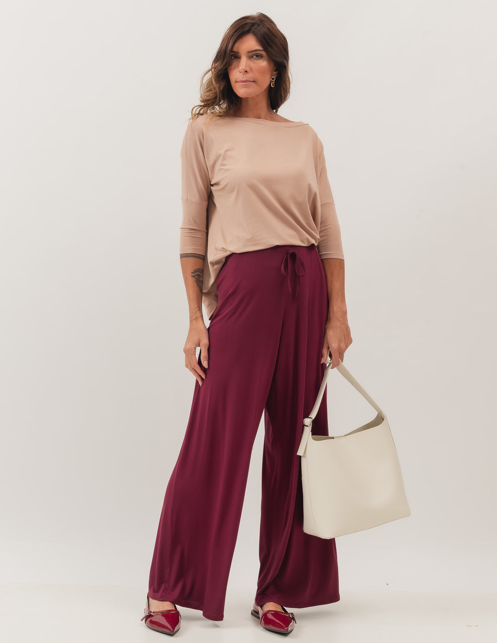 Conjunto Blusa Eva Bege e Calça Kimono Malbec
