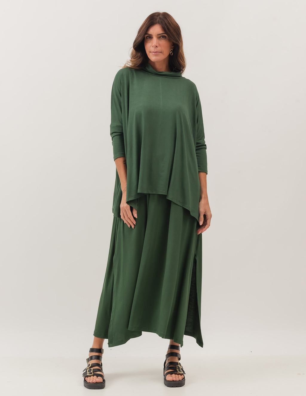 Conjunto Blusa Gola Boba Verde Militar com Vestido Clara Verde Militar