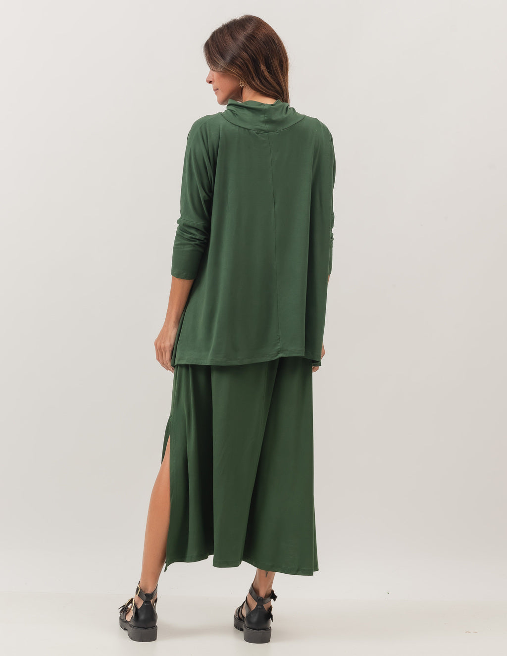 Conjunto Blusa Gola Boba Verde Militar com Vestido Clara Verde Militar