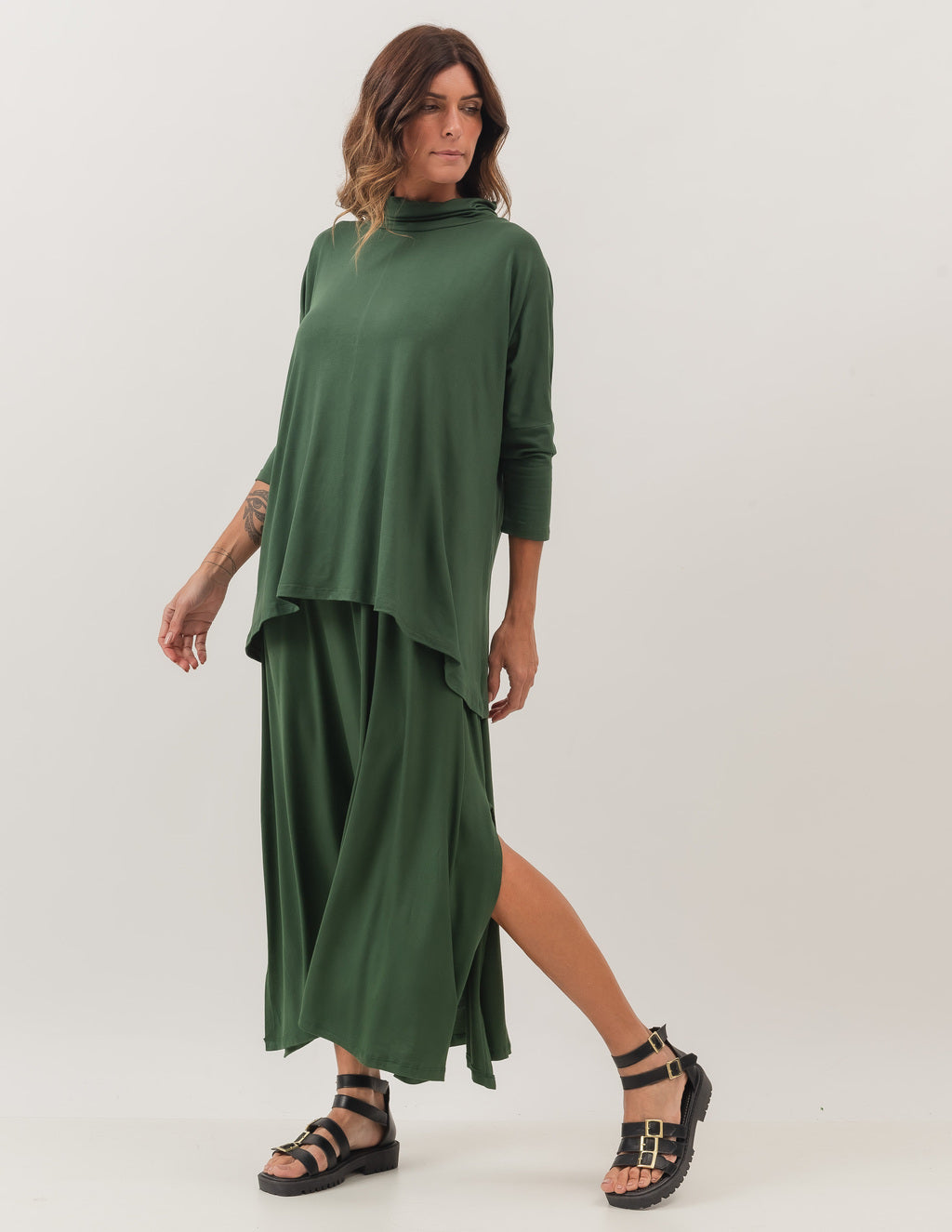 Conjunto Blusa Gola Boba Verde Militar com Vestido Clara Verde Militar
