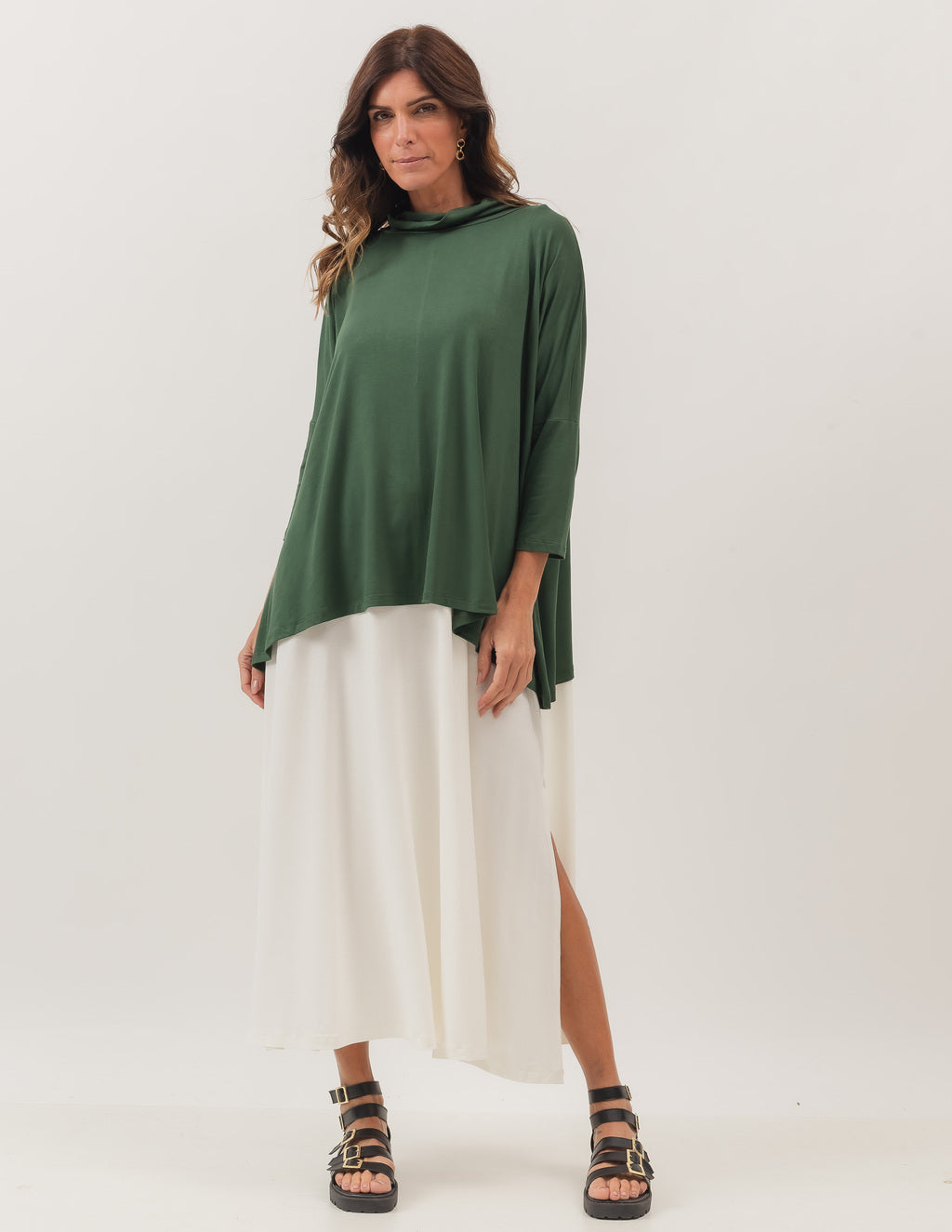 Conjunto Vestido Clara Off White e Blusa Gola Boba Verde Militar