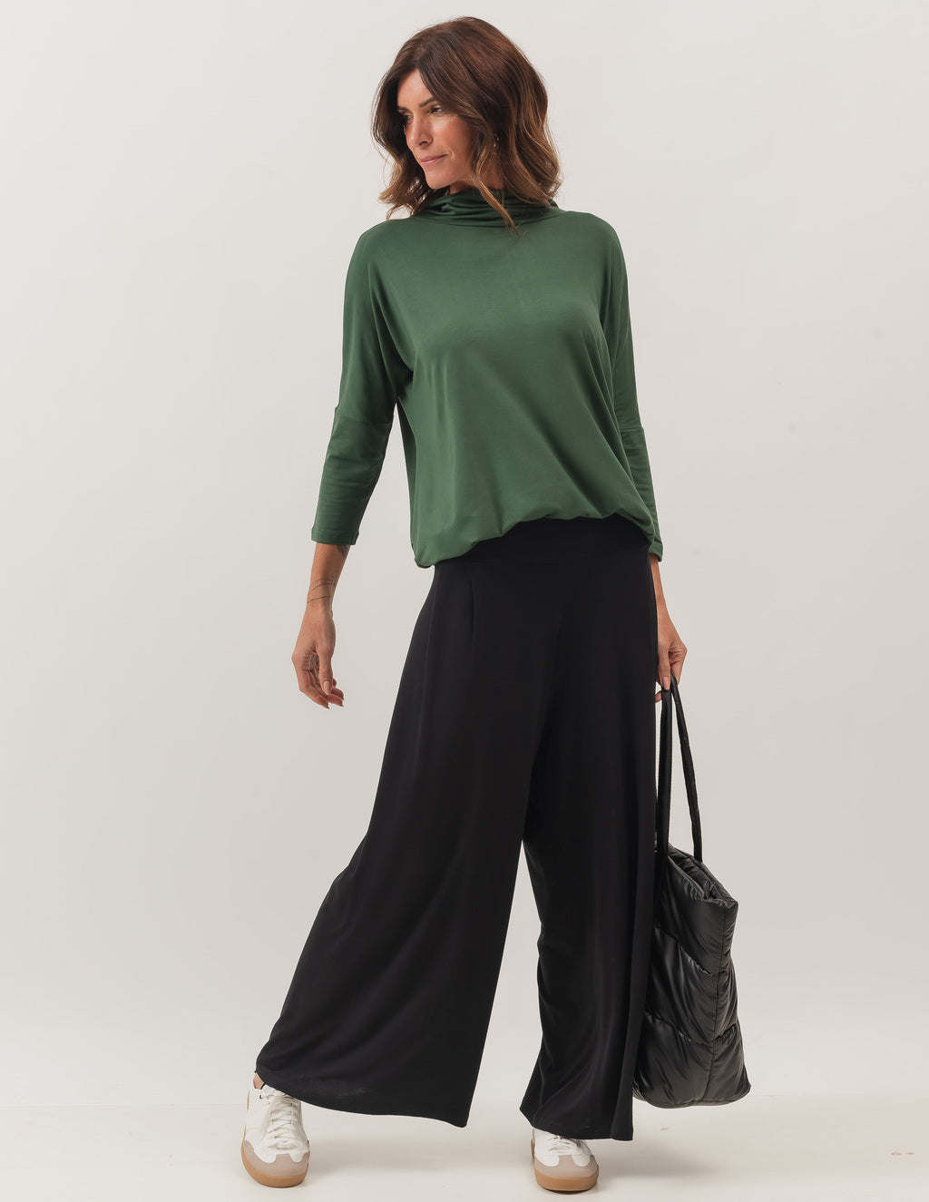 Conjunto Blusa Gola boba Verde Militar e Calça Pantalona Vera Preta
