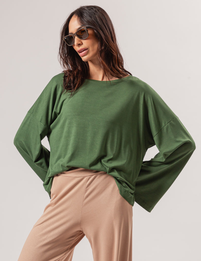 Conjunto Blusa Amelie Verde Militar e Calça Pantalona Barbara Bege