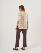 Conjunto Blusa Elisa Listras Mocha Mousse e Calça Elisa Marrom