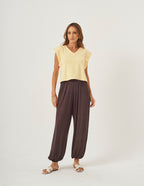 Conjunto Blusa Alessia Amarelo Manteiga e Calça Aladin Marrom