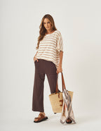 Conjunto Blusa Elisa Listras Mocha Mousse e Calça Elisa Marrom