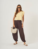 Conjunto Blusa Alessia Amarelo Manteiga e Calça Aladin Marrom