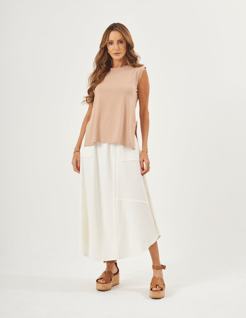Conjunto Blusa Regata Fendas Bege e Saia Emma Off White