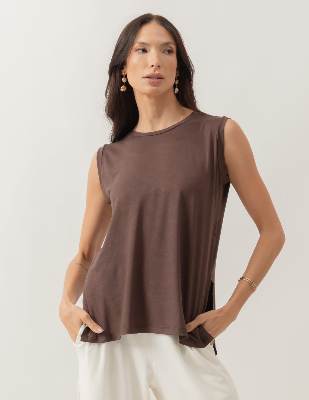 Blusa Regata Fendas Marrom