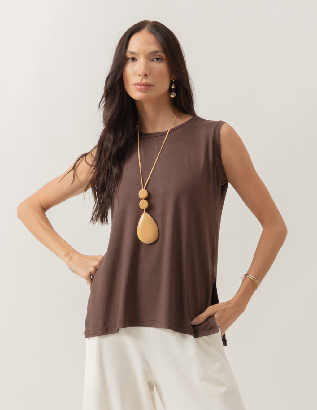 Blusa Regata Fendas Marrom