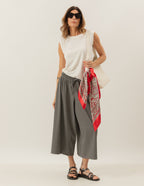 Conjunto Blusa Regata Fendas Off White e Calça Mônaco Mescla