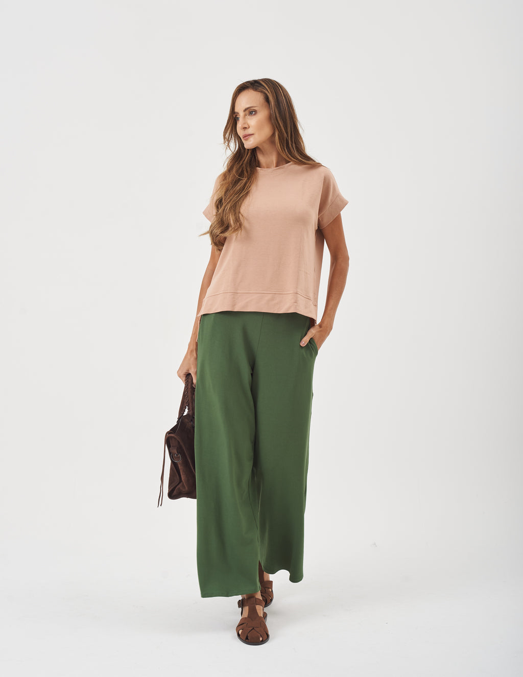 Conjunto Blusa Eleonora Bege e Calça Panama Verde Militar
