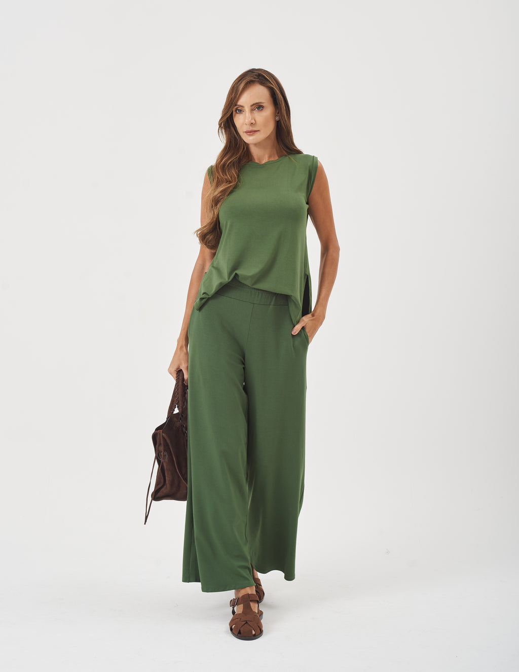 Conjunto Blusa Fendas Verde Militar e Calça Panama Verde Militar