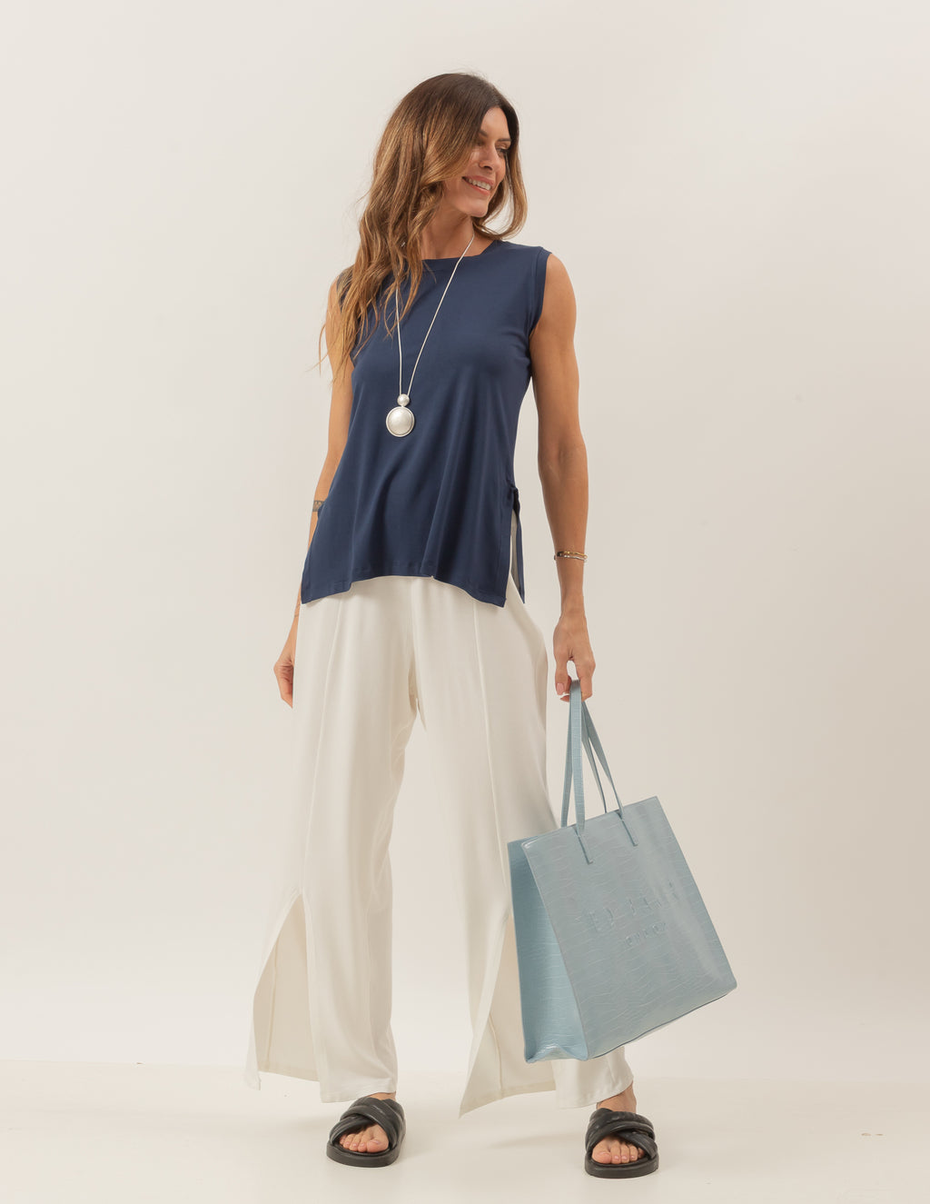 BLUSA REGATA FENDAS AZUL MARINHO