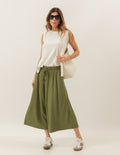 Conjunto Blusa Regata Fendas Off White e Calça Mônaco Verde Militar