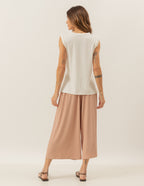 Conjunto Blusa Regata Fendas Off White e Calça Mônaco Bege