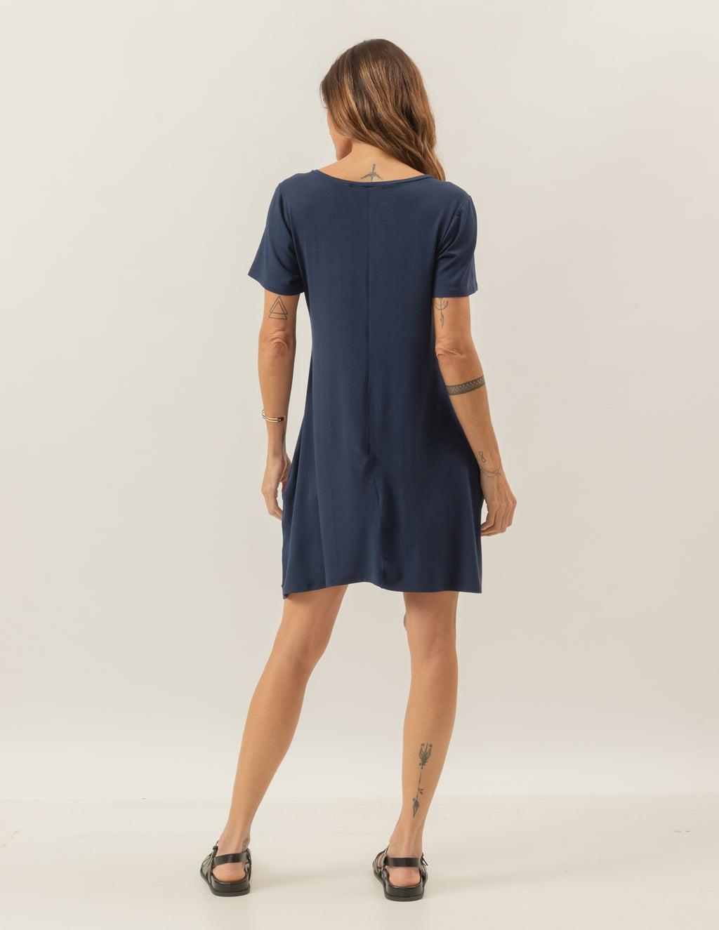 VESTIDO CURTO COM BOLSO MARINHO