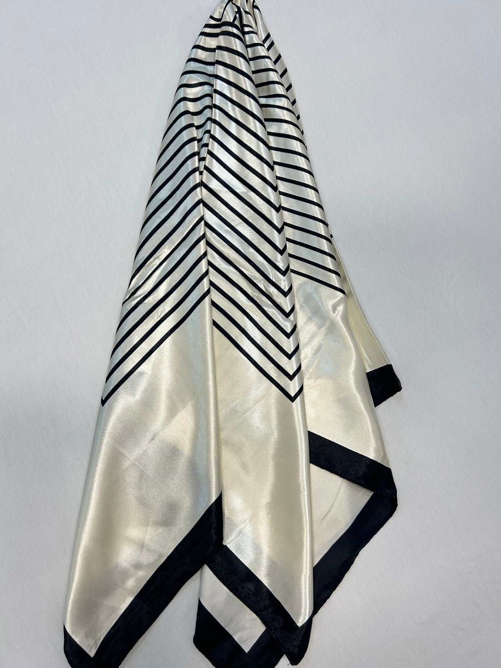 Lenço Estampado Geométrico P&B