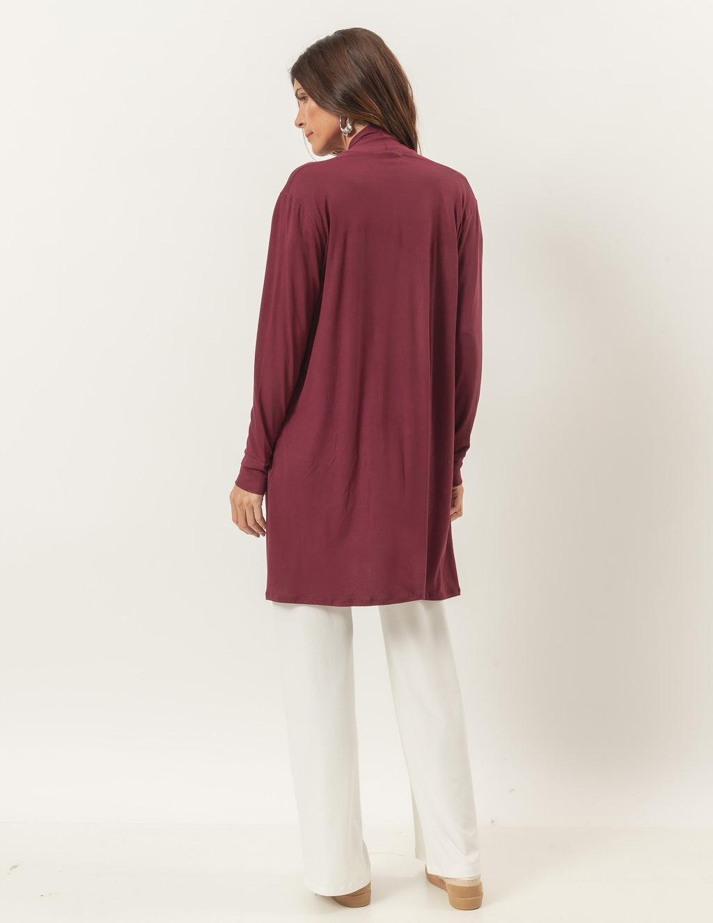 Trijunto Blusa Salamanca Bege com Calça Elisa Off White e Cardigan Curto Malbec