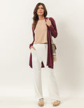 Trijunto Blusa Salamanca Bege com Calça Elisa Off White e Cardigan Curto Malbec