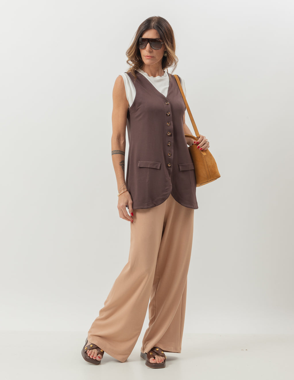 Conjunto Colete Aurora Marrom e Calça Panamá Bege