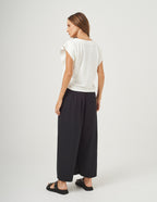 Calça Pantalona Cropped Vera em Malha Canelada Preta