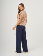 Conjunto Blusa Alessia Bege e Calça Safira Azul Marinho
