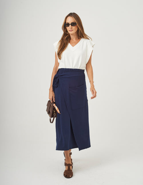 Conjunto Blusa Alessia Off White e Saia Grécia Azul Marinho