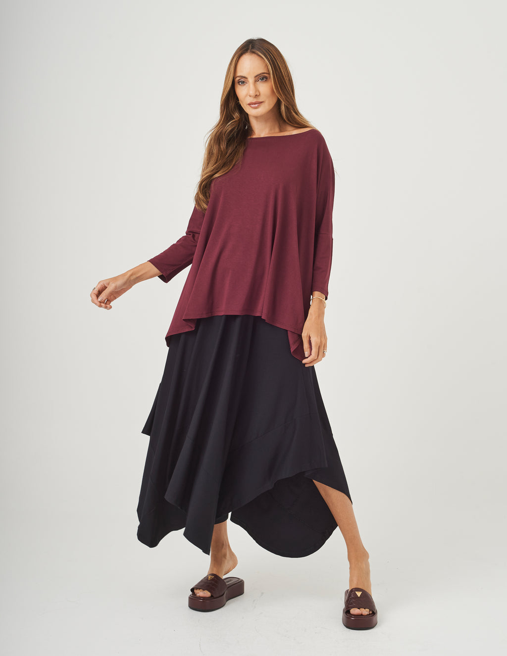 Conjunto Blusa Gola Careca Malbec e Saia Eloá Preta