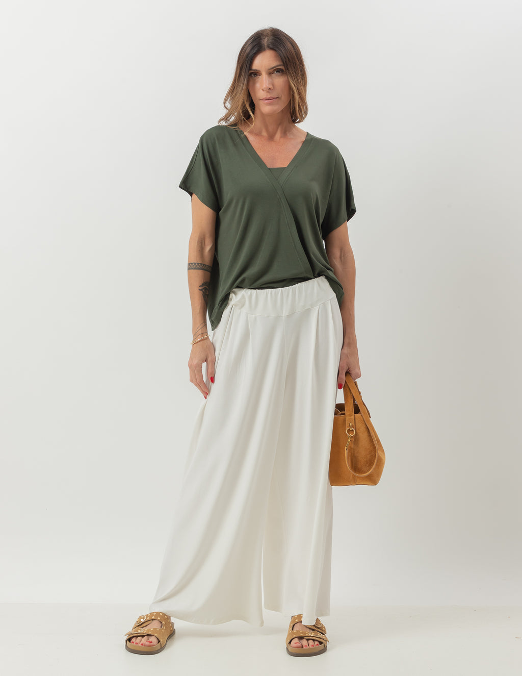 Conjunto Blusa Transpassada verde Militar e Calça Pantalona Cropped Vera Off White
