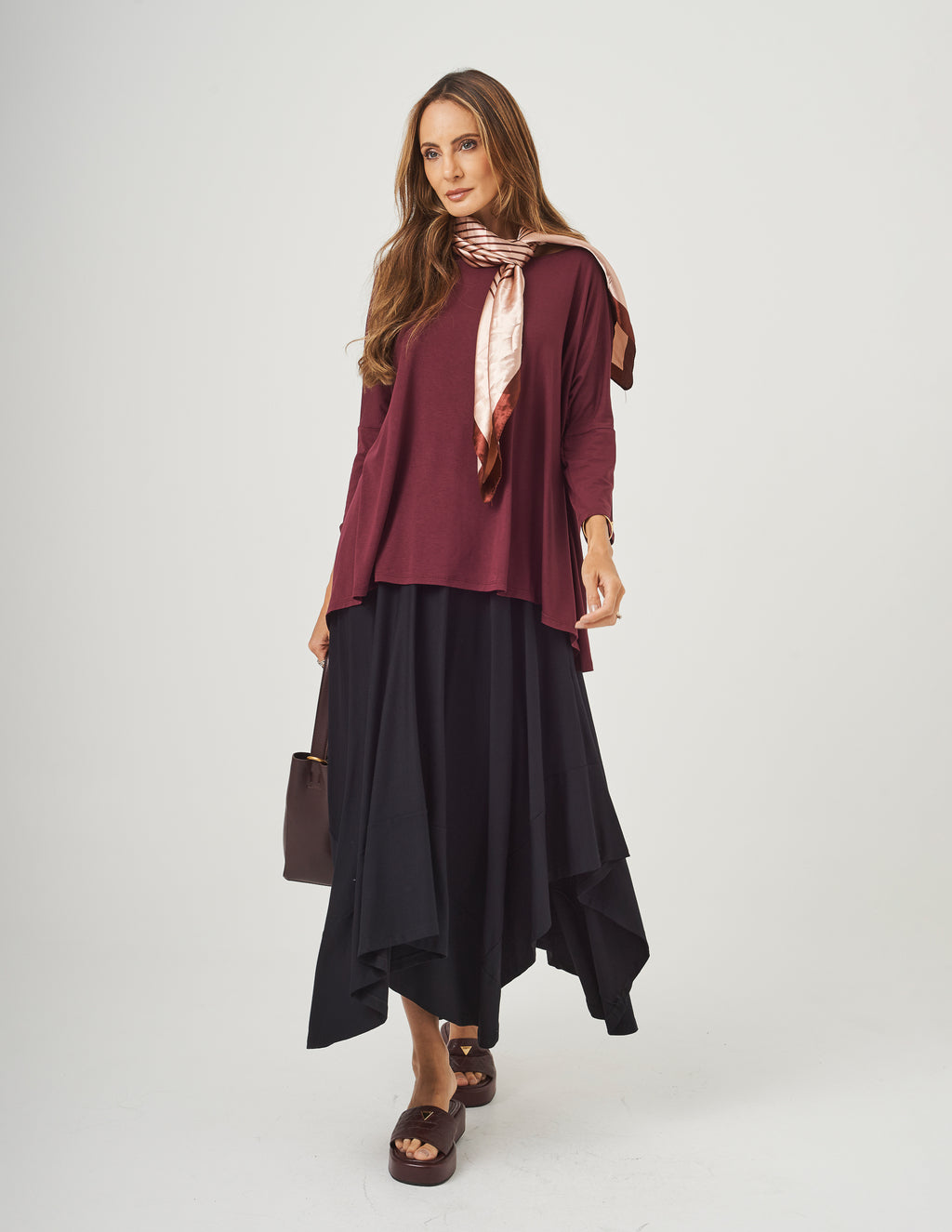 Conjunto Blusa Gola Careca Malbec e Saia Eloá Preta