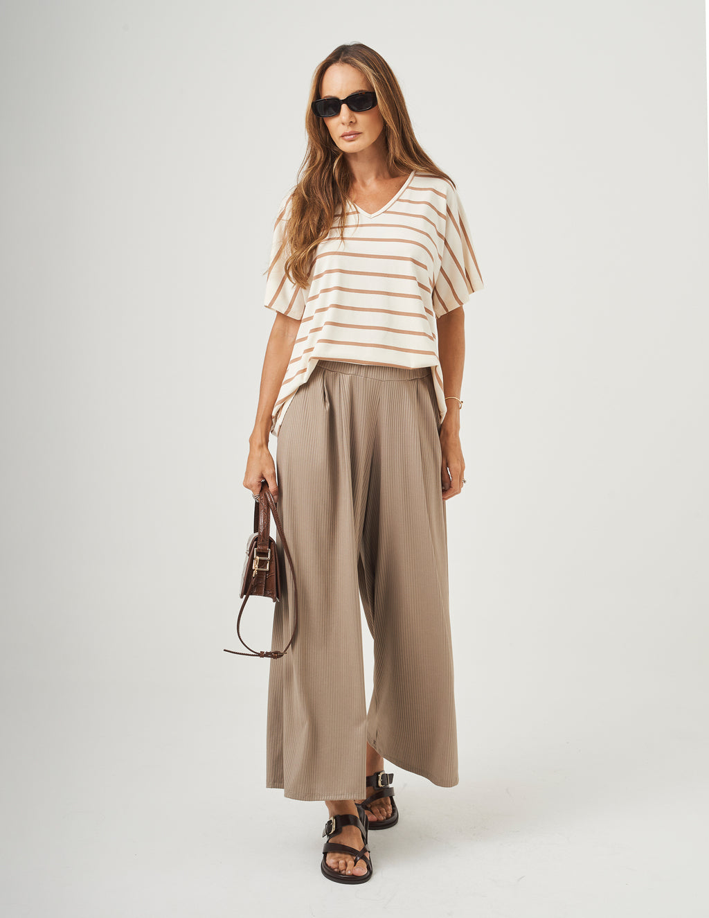 Conjunto Blusa Maria Listras Bege e Calça Vera Canelada Bege