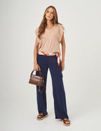 Conjunto Blusa Alessia Bege e Calça Safira Azul Marinho