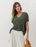 Conjunto Blusa Transpassada verde Militar e Calça Pantalona Cropped Vera Off White