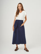 Conjunto Blusa Alessia Off White e Saia Grécia Azul Marinho