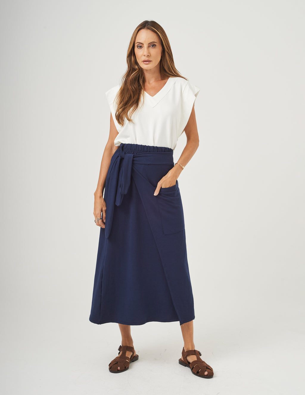 Conjunto Blusa Alessia Off White e Saia Grécia Azul Marinho