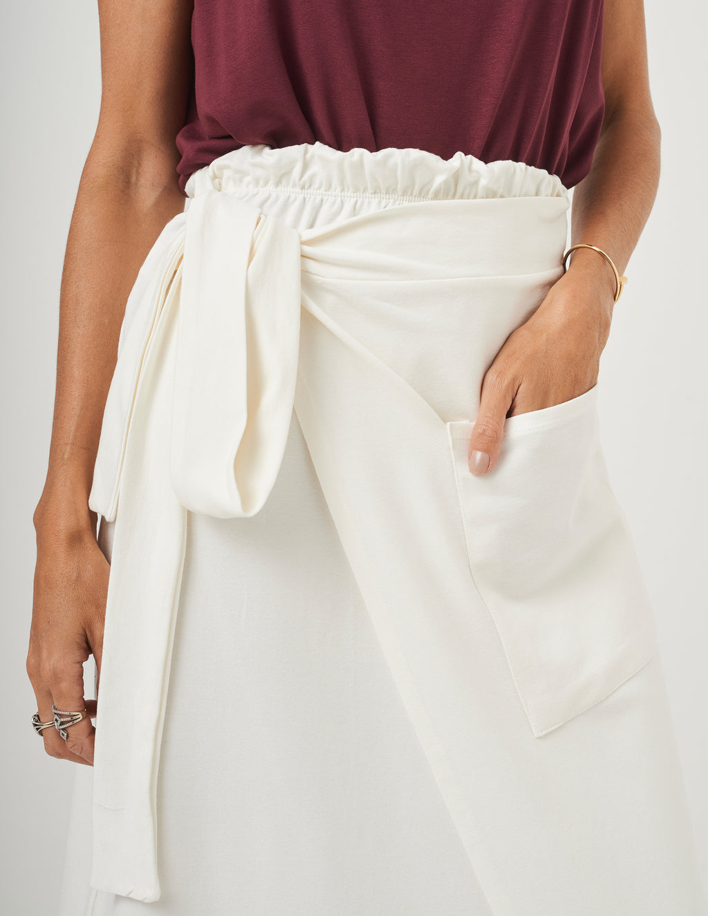 Conjunto Blusa Atenas Malbec e Saia Grécia Off White